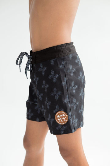 Kid’s Townshorts in Black Breadfruit Bandana