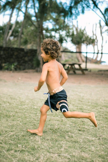 Kid’s Townshorts in Black Lava Rainbow Arches