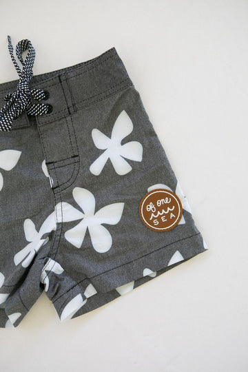 Kid’s Townshorts in Black Plumeria