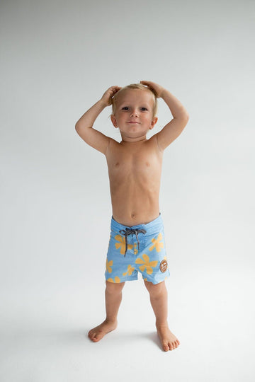 Kid’s Townshorts in Light Blue Plumeria